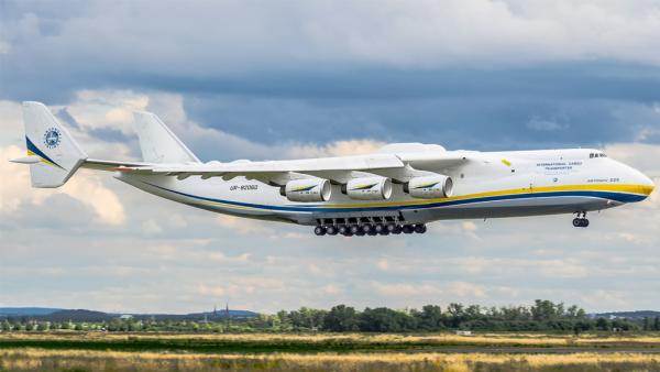 Cel mai mare avion in productie de serie: Antonov AN-225 Mriya