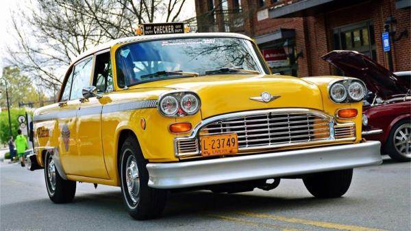 Poate cel mai reprezentativ model de taxi de peste ocean: Checker Taxi