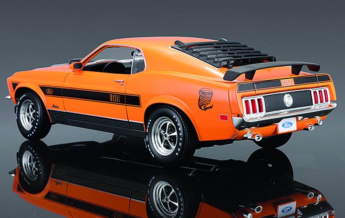 Macheta Ford Mustang Mach 1 1970 1:18 vedere laterala
