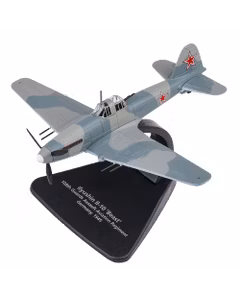 Macheta avion militar Ilyushin Il-10 - Beast Germania 1945 camuflaj albastru 1:72
