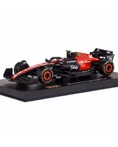 Macheta monopost Alfa Romeo C43 2023 F1 #24 Zhou cu casca