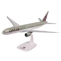 Macheta avion Boeing 777-300ER Qatar Airways A7-BEJ scara 1:200 PPC Models - vedere 3/4 stanga fata