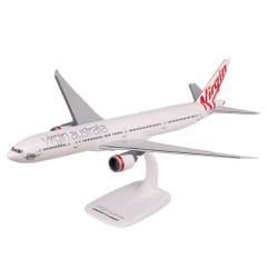 Macheta avion Boeing 777-300ER Virgin Australia 1:200 - vedere 3/4 stanga fata, pe suport