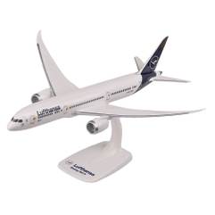 Macheta avion Lufthansa Boeing 787-9 Dreamliner D-ABPA „Berlin” - scara 1:200 PPC Models 222611 - vedere 3/4 stanga fata