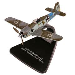 Macheta avion Focke-Wulf Fw 190 15./JG54 Hauptmann Rudolf scara 1:72 Oxford - vedere 3/4 stanga fata
