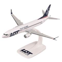 Macheta avion LOT Polish Airlines Boeing 737 MAX 8 SP-LVA 1:200 PPC - vedere 3/4 stanga fata