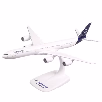 Macheta Airbus A340-600 Lufthansa Lubeck 2002 Alb 1:250 Herpa - vedere 3/4 stanga fata