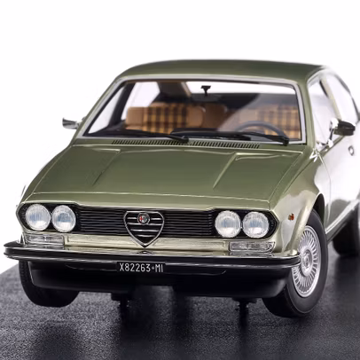 Alfa Romeo Alfetta GT 1975, macheta auto  scara 1:18, verde, Cult models