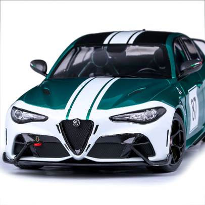 Macheta auto Alfa Romeo Giulia GTA M 2021, scara 1:18, verde, Solido