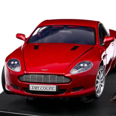 Macheta Aston Martin DB9 roșu închis – scara 1:18 – Motormax - vedere din fata