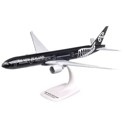 Macheta avion Boeing 777-300ER Air New Zealand ZK-OKQ negru 1:200 Herpa - vedere 3/4 stanga fata