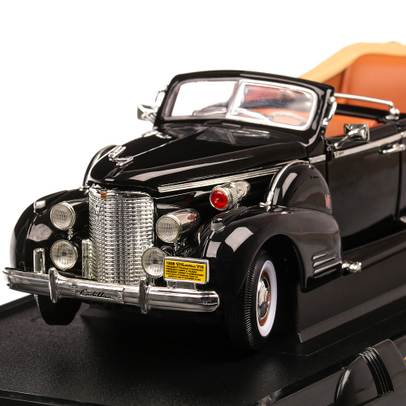 Cadillac V-16 Presidential Limousine 1938, scara 1:24, negru, Lucky Die Cast