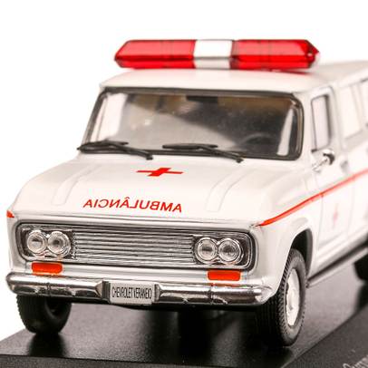 Chevrolet Veraneio Ambulancia 1964, macheta autospeciala ambulanta scara 1:43, alb cu rosu, Atlas