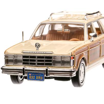 Chrysler Le Baron Town & Country 1979, macheta  auto, scara 1:24, bej, Motormax