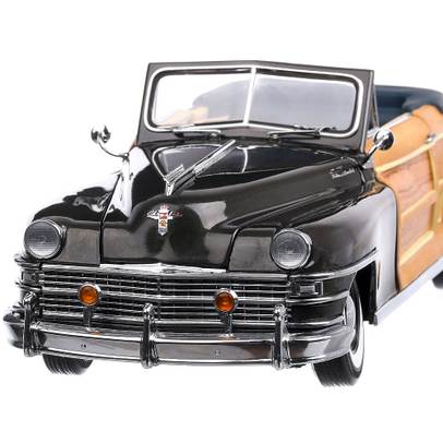 Chrysler Town & Country 1948, macheta auto, scara 1:18, gri cu maro, SunStar