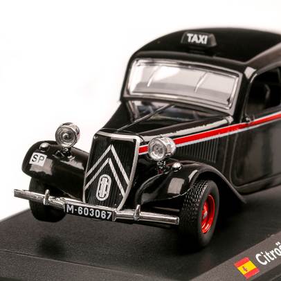 Citroen Traction Avant Madrid Taxi 1955, macheta Taxi scara 1:43, negru, Atlas