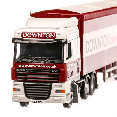 DAF XF Downtown macheta  camion, scara 1:50, alb cu visiniu, Corgi