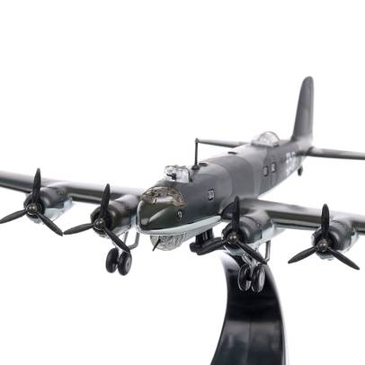 Focke Wulf Fw-200c Condor Germania 1942 , macheta avion scara 1:144, camuflaj verde cu negru, Atlas-6