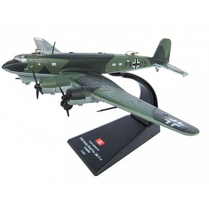 Macheta avion Focke-Wulf Fw 200 C-4 Condor Germany 1942, scara 1:144, camuflaj verde, Atlas