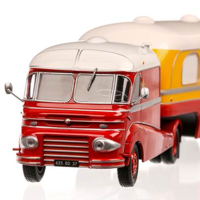Ford F798 Pinder Circus, macheta camion, scara 1:43, rosu cu galben, Atlas