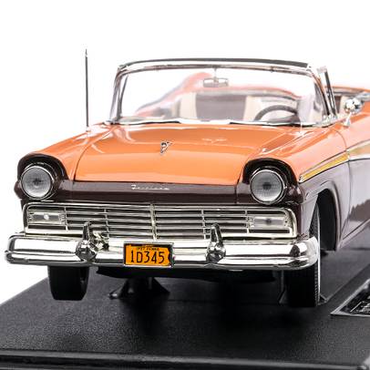 Ford Fairlane Skyliner 1957, macheta auto, scara 1:18, negru cu maro, SunStar