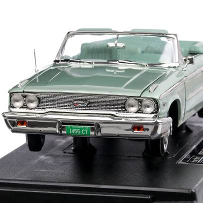 Ford Galaxie 500 open convertible 1963, macheta auto, scara 1:18, verde deschis, SunStar