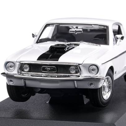 Ford Mustang GT Cobra Jet 1968, macheta auto scara 1:18, alb cu negru, Maisto