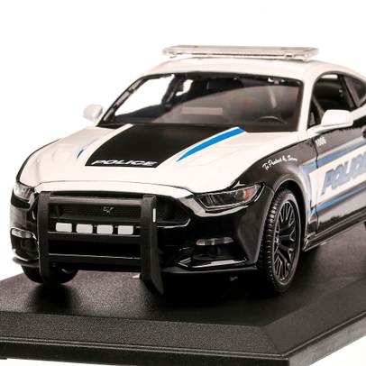 Ford Mustang GT Police USA 2015, macheta auto, scara 1:18, alb cu negru si albastru, Maisto