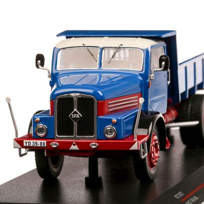 IFA H6 1957, macheta  autobasculanta, scara 1:43, albastru cu rosu, IST Models