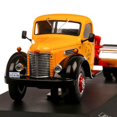 Ihc Series KB 7 1948, macheta camion, scara 1:43, galben cu rosu, IXO