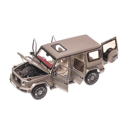 Mercedes-Benz G-Class (W463), macheta auto scara 1:18, argintiu, editie aniversara, Minichamps