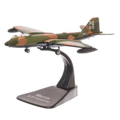 Macheta avion Martin B-57 Canberra 1954, camuflaj verde, scara 1:144, Atlas