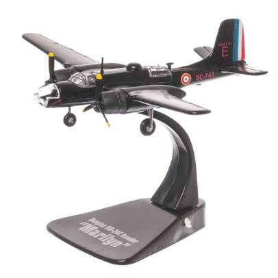 Douglas RB-26C INVADER 'MARILYN' 1942, negru, macheta avion scara 1:144, Atlas