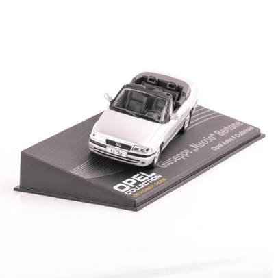 Opel Astra F Cabriolet 2000, macheta auto scara 1:43 argintiu, Magazine Models