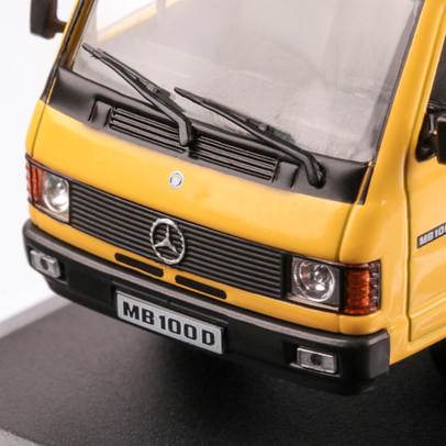 Mercedes-Benz MB 100 D 1988, macheta auto scara 1:43, galben, carcasa plexic, Magazine models