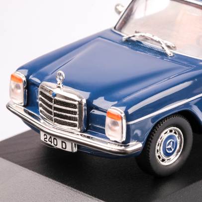Mercedes-Benz 240D LONG (W115) 1973, macheta auto scara 1:43, bleu, carcasa plexic, Magazine models