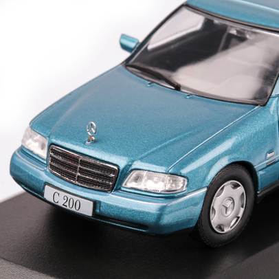 Mercedes-Benz C 200 (W202) 1994, macheta auto scara 1:43, albastru, carcasa plexic, Magazine models