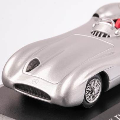 Mercedes-Benz W 196 R STREAMLINED RACING CAR 1955, macheta auto scara 1:43, argintiu, carcasa plexic, Magazine models