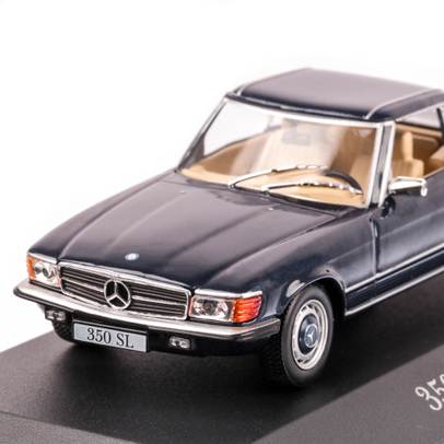 Mercedes-Benz 350 SL (R107) 1971, macheta auto scara 1:43, rosu inchis, carcasa plexic, Magazine models