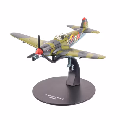 Macheta avion Yakovlev YAK-9 URSS 1942 camuflaj 1:72