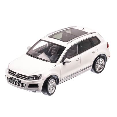 Volkswagen Touareg 2012, macheta auto scara 1:18, alb, GTA