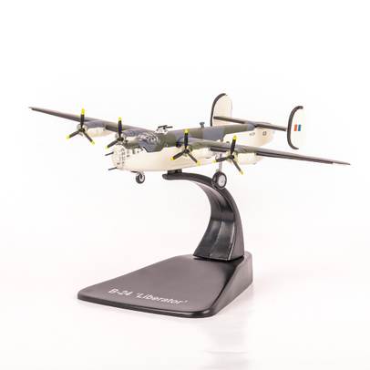 Consolidated  B-24 Liberator 1943, macheta avion scara 1:144, Bombers of WWII