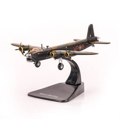 Macheta avion Short Stirling MK3 1944, scara 1:144, camuflaj, Magazine Models