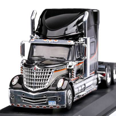 International Lonestar 2010, scara 1:43, negru cu argintiu, Ixo