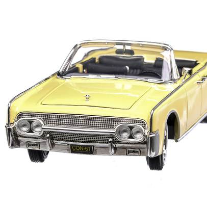 Lincoln Continental 4-Door Convertible 1961, macheta auto, scara 1:18, galben deschis, Lucky Die Cast