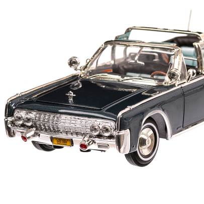 Lincoln Continental Limo 100-X John F Kennedy 1961, scara 1:24 albastru, Lucky Die Cast
