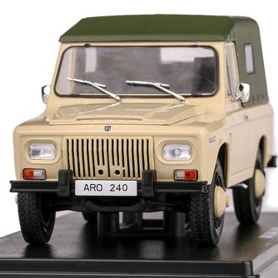 Macheta auto Aro 240 1978 bej-verde 1:24