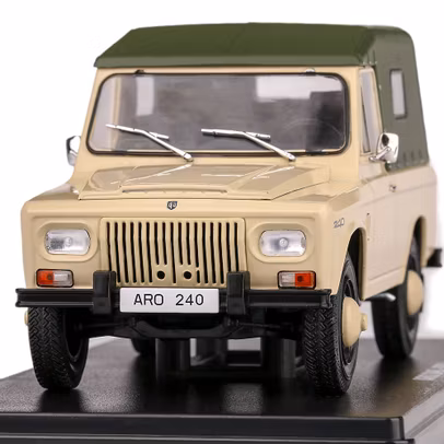Macheta auto Aro 240 1978 bej-verde 1:24 - resigilat