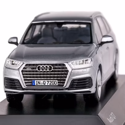 Macheta auto Audi Q7 (4M) 2015 argintiu metalizat 1:43 Spark - vedere frontala