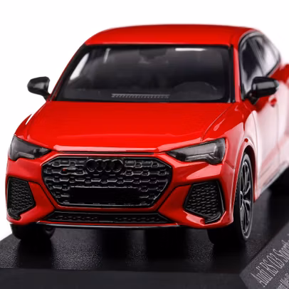 Macheta auto Audi RS Q3 2019 scara 1:43 rosu metalizat Minichamps